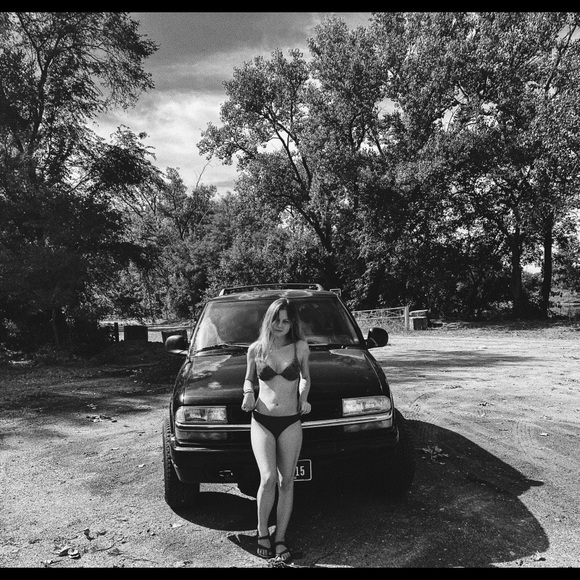 Meet your Posher, Leah - Picture 3 of 6